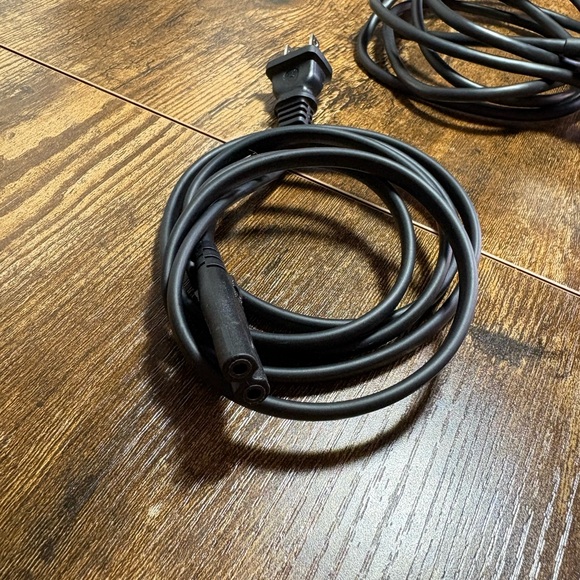 Xbox Series S Digital Edition (Used with cords) - Picture 13 of 14